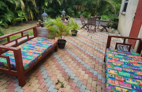 Maynards House | Beautiful 4-bedroom house in Maynards with WiFi in close proximity to 2 marinas
