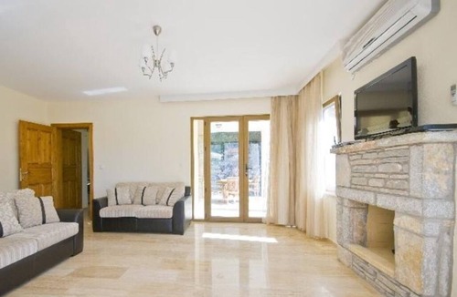 Alacati Villa | Beautiful 4-bedroom villa with AC in tranquil İzmir