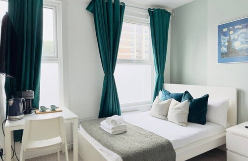 Old Street House | Beautiful 4 Person Ensuite 1 min to Old Street