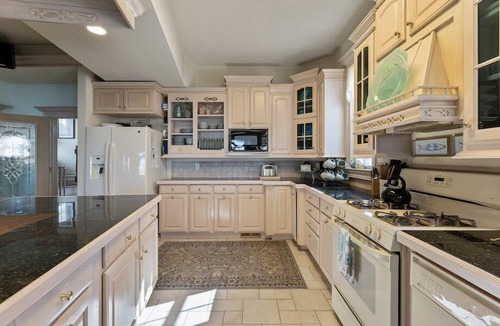Avalon House | Beautiful 5 bdrm, 3 bath Bayfront home w/fabulous views, boat slip, large pier, & floating dock.