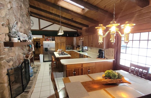 Conover Cabin | Beautiful 5 bedroom cabin on the Lake of the Hills.