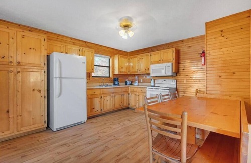 Byrdstown Cabin | Beautiful 6 Bed 3 Bath Cabin with Hot Tub and a Lakeview of Dale Hollow Lake #13