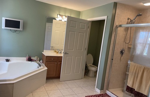 Macomb House | Beautiful 6 Bed/6 Bath Home with Theater Room & Jacuzzi