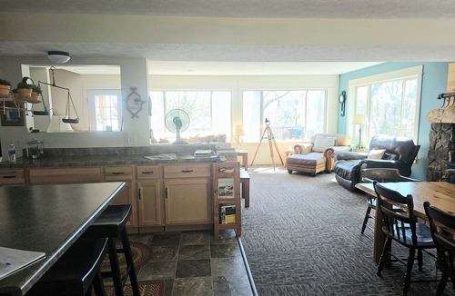 Shelby House | Beautiful 6 bedroom cottage on Stony Creek and Stony Lake