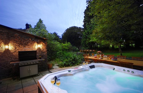 East Horrington House | Beautiful 7 bedroom house hottub wifi