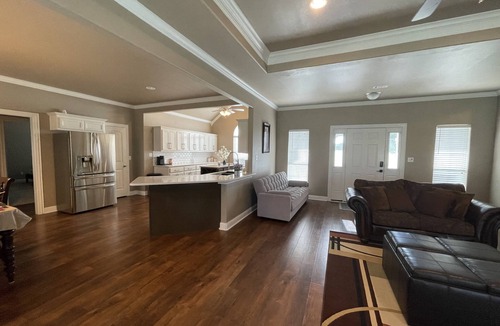 Pilot Point House | Beautiful 8.5 acres farm house with sunroom and basketball court