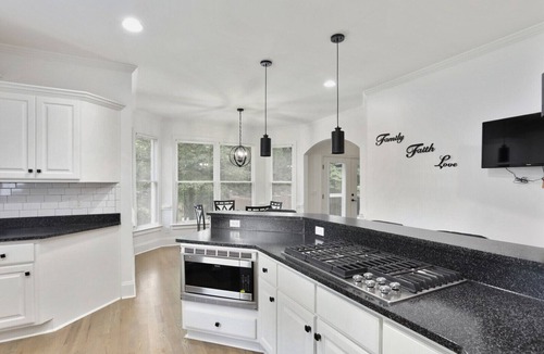 Lithonia House | Beautiful 9 bedroom home 20 mins from Airport and Downtown