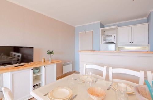 Les Issambres Apartment | Beautiful apartment for 6 people with pool, WIFI, A/C, TV, terrace and pets allowed