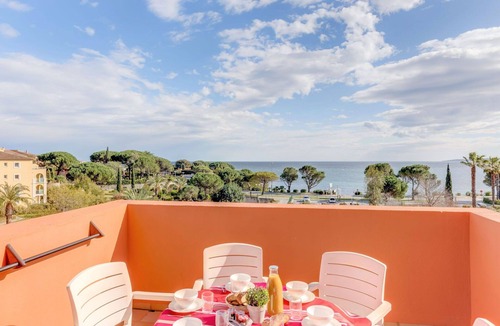 Les Issambres Apartment | Beautiful apartment for 6 people with pool, WIFI, A/C, TV, terrace and pets allowed