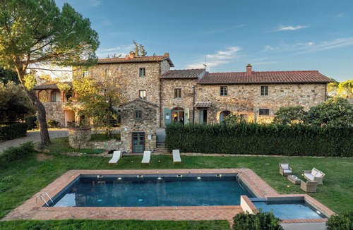Tavarnelle Val di Pesa Villa | Beautiful apartment in villa for 2 guests with WIFI, pool and TV, close to Greve In Chianti