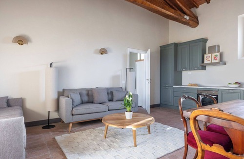 San Pietro in Bossolo Villa | Beautiful apartment in villa for 6 people with WIFI, pool and TV, close to Greve In Chianti