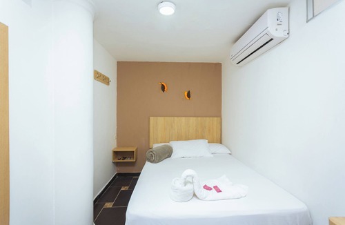 Laureles - Estadio Hotel | Beautiful accommodations in Los Colores (With air conditioning and a pool)