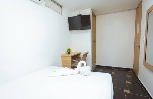 Laureles - Estadio Hotel | Beautiful accommodations in Los Colores (With air conditioning and a pool)
