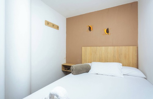 Laureles - Estadio Hotel | Beautiful accommodations in Los Colores (With air conditioning and a pool)