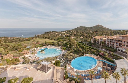 Le Dramont Apartment | Beautiful air-conditioned and renovated garden level Cap Esterel