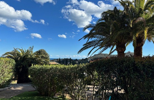 Le Dramont Apartment | Beautiful air-conditioned and renovated garden level Cap Esterel