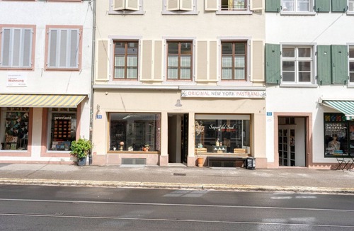Vorstadte Apartment | Beautiful Am Ring 4.5 Room w/Storage & W/D, by Blueground