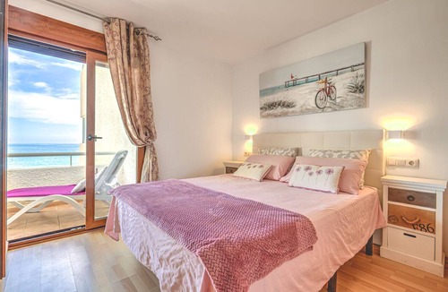 Altea Apartment | Beautiful and cheerful apartment with communal pool in Altea, Costa Blanca, Spain for 3 persons