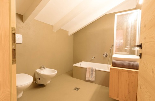 Aldino Apartment | Beautiful and Cozy Holiday Home “Ferienwohnung SHUPF Wieserhof” with Mountain View, Balcony, Shared Garden & WiFi; Parking Available