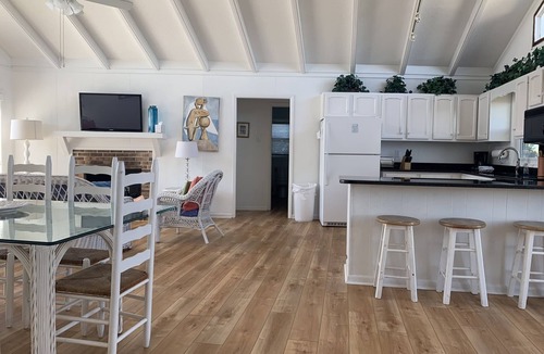 Emerald Isle Cottage | Beautiful and private Oceanfront Cottage