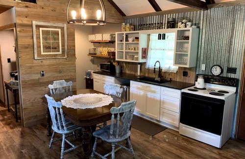 Pipe Creek Cottage | Beautiful and Spacious Texas Hill Country Cottage for a San Antonio Vacation with the Family