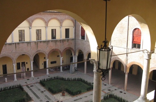 Addizione Erculea Apartment | Beautiful and spacious apartment, with garage, in an ancient building in the city center.