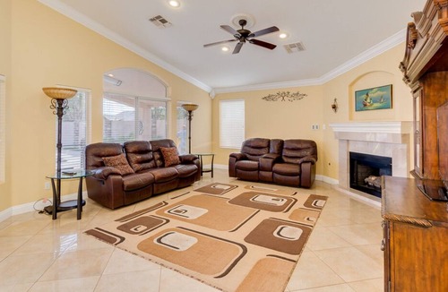 Paradise Valley Village House | Beautiful and Spacious! 4 bedroom 2 bathroom / Private Diving Pool
