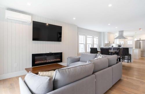 West Somerville Apartment | Beautiful and Spacious 3BD Condo in Somerville