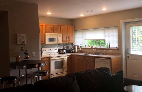 Excelsior Springs Cottage | Beautiful and Luxurious Guest Suite Rental Ideal for Weekend Getaways from Kansas City