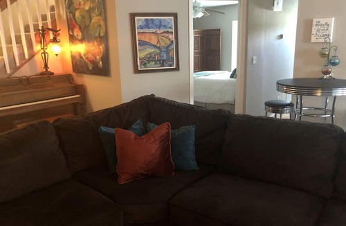 Excelsior Springs Cottage | Beautiful and Luxurious Guest Suite Rental Ideal for Weekend Getaways from Kansas City