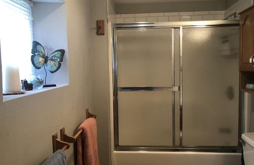Excelsior Springs Cottage | Beautiful and Luxurious Guest Suite Rental Ideal for Weekend Getaways from Kansas City
