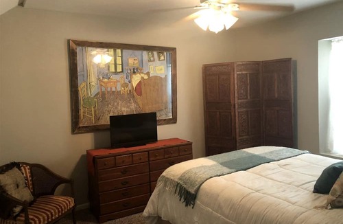 Excelsior Springs Cottage | Beautiful and Luxurious Guest Suite Rental Ideal for Weekend Getaways from Kansas City