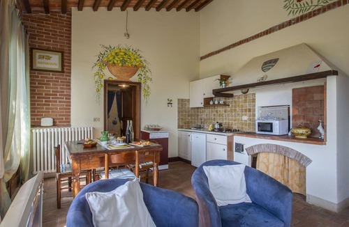 Pieve a Nievole Apartment | Beautiful apartment for 4 guests with hot tub, pool, WIFI, TV, patio and pets allowed