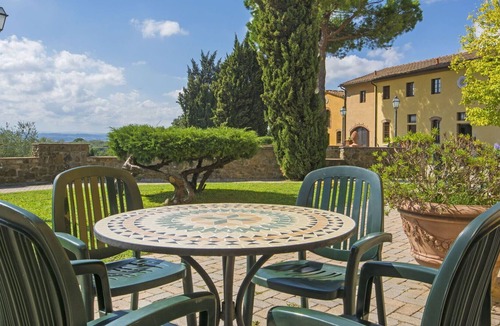 Limite Sull'Arno Villa | Beautiful apartment in villa for 6 people with pool, A/C, WIFI, TV and parking