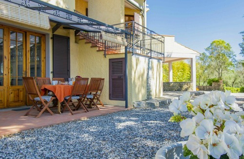 Casale Marittimo Apartment | Beautiful apartment for 4 people with pool, WIFI, TV, terrace and pets allowed
