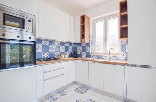 Laureana Cilento Apartment | Beautiful apartment in Laureana Cilento with WiFi