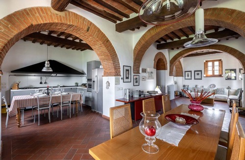 Pienza House | Beautiful apartment in villa for 6 guests with A/C, WIFI, TV and veranda, close to Montepulciano