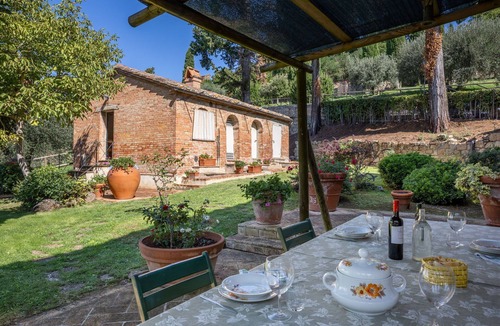 Pienza House | Beautiful apartment in villa for 6 guests with A/C, WIFI, TV and veranda, close to Montepulciano