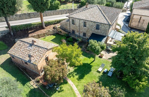 Pienza House | Beautiful apartment in villa for 6 guests with A/C, WIFI, TV and veranda, close to Montepulciano