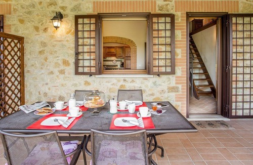 Montoro Villa | Beautiful apartment in villa with WIFI, pool, hot tub, A/C, TV, panoramic view and parking