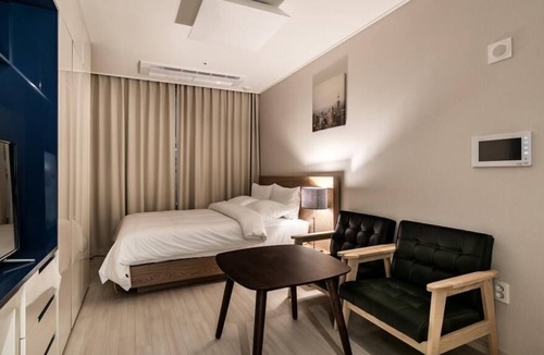 Centro Apartment | Beautiful apartment 3 bedrooms, pool, party room and court in floripa