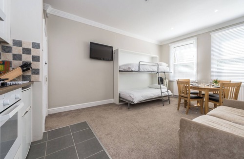 Brondesbury Park Apartment | Beautiful apartment ac up to six,12 min by tube from Oxford street,AC