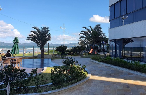 Itapema Apartment | Beautiful apartment facing the sea.