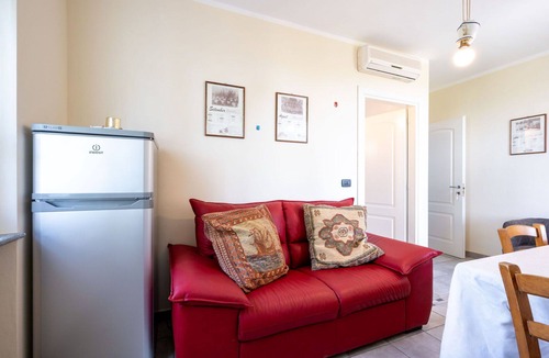 Vinchio Apartment | Beautiful apartment for 2 guests with A/C, WIFI, pool, terrace, pets allowed and panoramic view