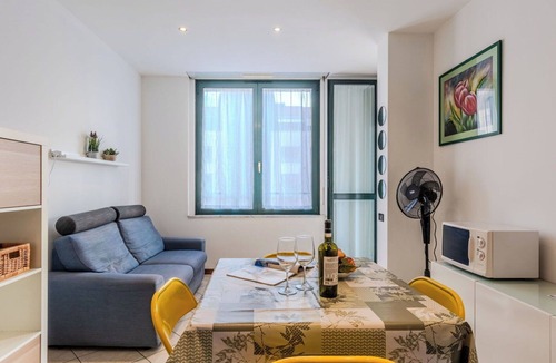 Como Apartment | Beautiful apartment for 2 people with WIFI, patio, pets allowed and panoramic view