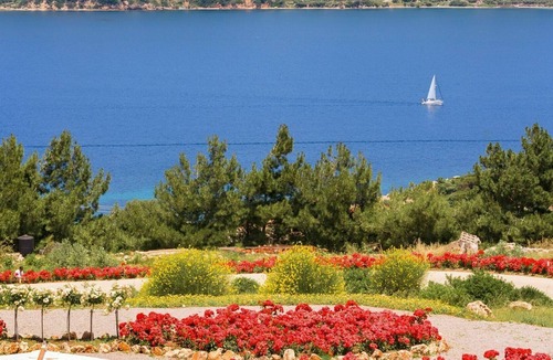 Samos Town Apartment | Beautiful apartment for 4 guests with pool, WIFI, A/C, TV, balcony, panoramic view and parking