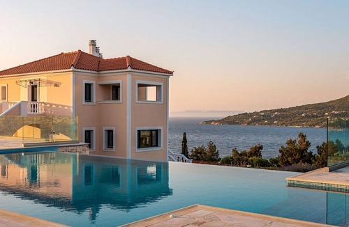 Samos Town Apartment | Beautiful apartment for 4 guests with A/C, WIFI, pool, TV, panoramic view and parking