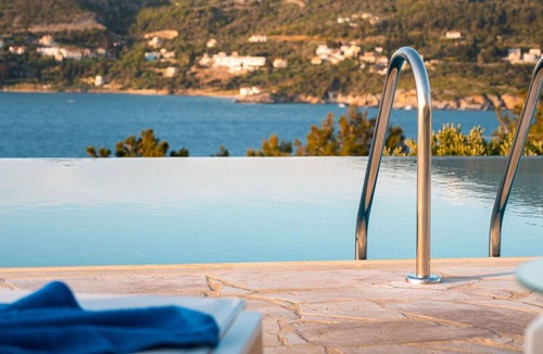 Samos Town Apartment | Beautiful apartment for 4 guests with A/C, WIFI, pool, TV, panoramic view and parking
