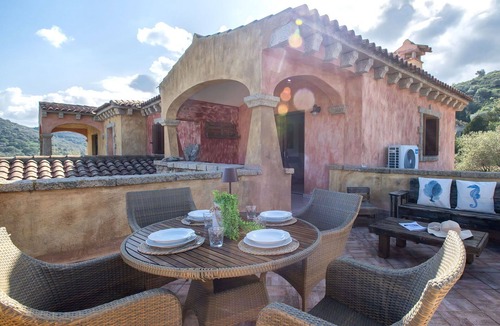 Schifoni Apartment | Beautiful apartment for 6 guests with A/C, WIFI, TV, patio and pets allowed