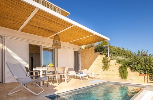 Marina di Marittima Apartment | Beautiful apartment for 3 people with A/C, private pool, WIFI, TV, terrace and parking